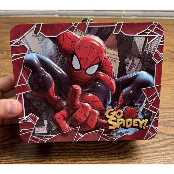 Spiderman Go Spidey! Tin Lunch Box Embossed 2013 - Picture 2 of 6